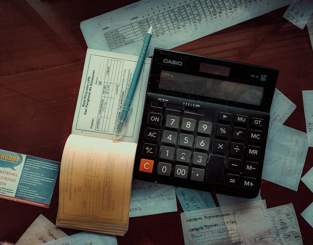 What to include on a tradesman invoice (UK legal requirements)